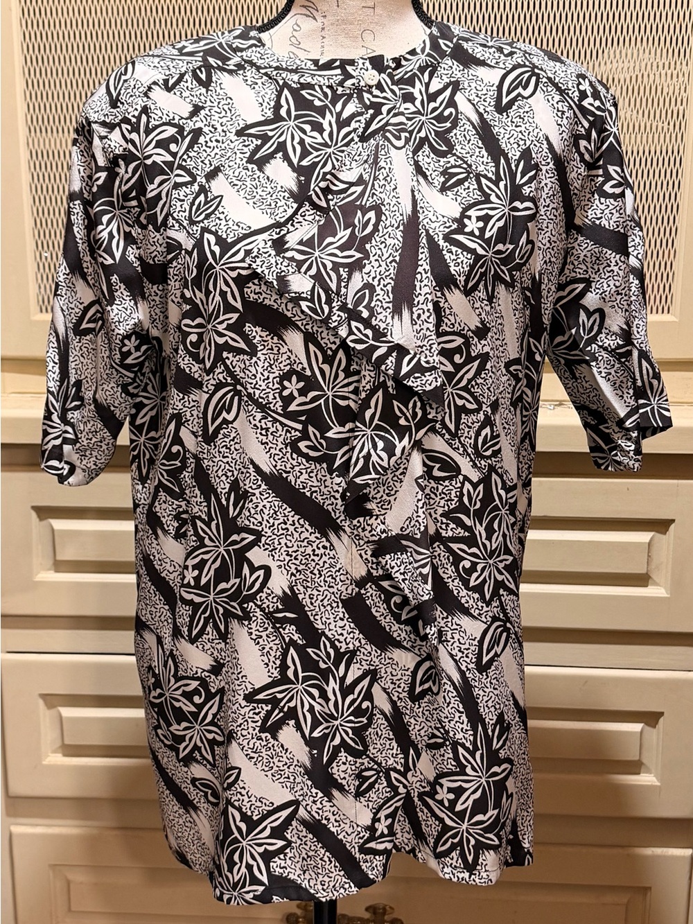 Vintage 80s Escada Silk Graphic Botanical Leaf Print Blouse